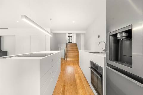 Moradia T3 remodelada no coração da Foz do Douro