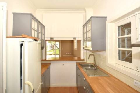 Moradia p/ reabilitar na Foz com jardim