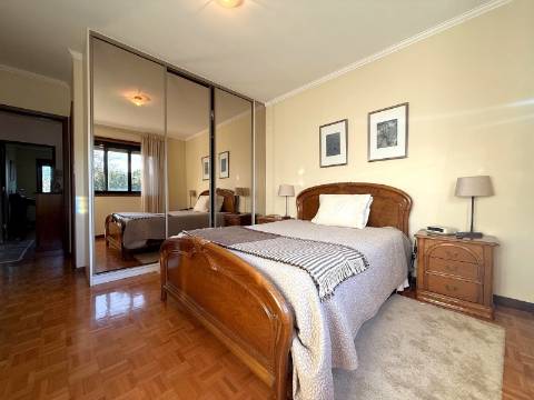 Moradia T4 +1 com jardim em Nevogilde