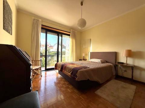 Moradia T4 +1 com jardim em Nevogilde