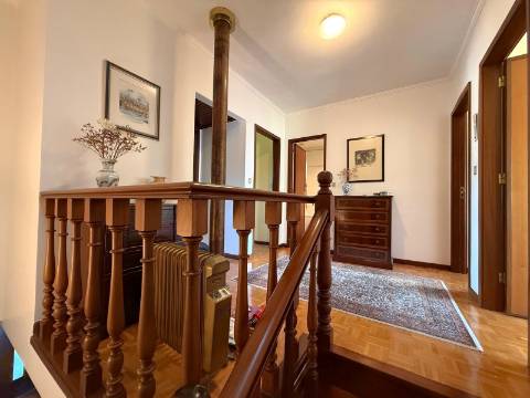 Moradia T4 +1 com jardim em Nevogilde