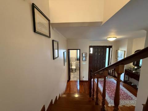 Moradia T4 +1 com jardim em Nevogilde