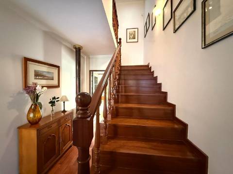 Moradia T4 +1 com jardim em Nevogilde