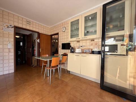 Moradia T4 +1 com jardim em Nevogilde