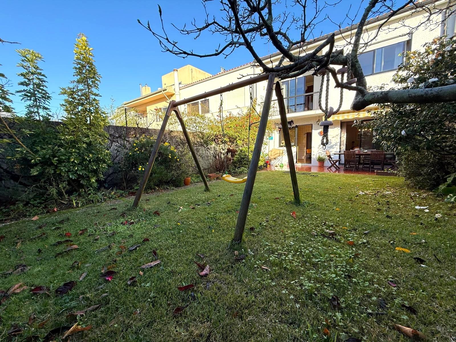 Moradia T4 +1 com jardim em Nevogilde