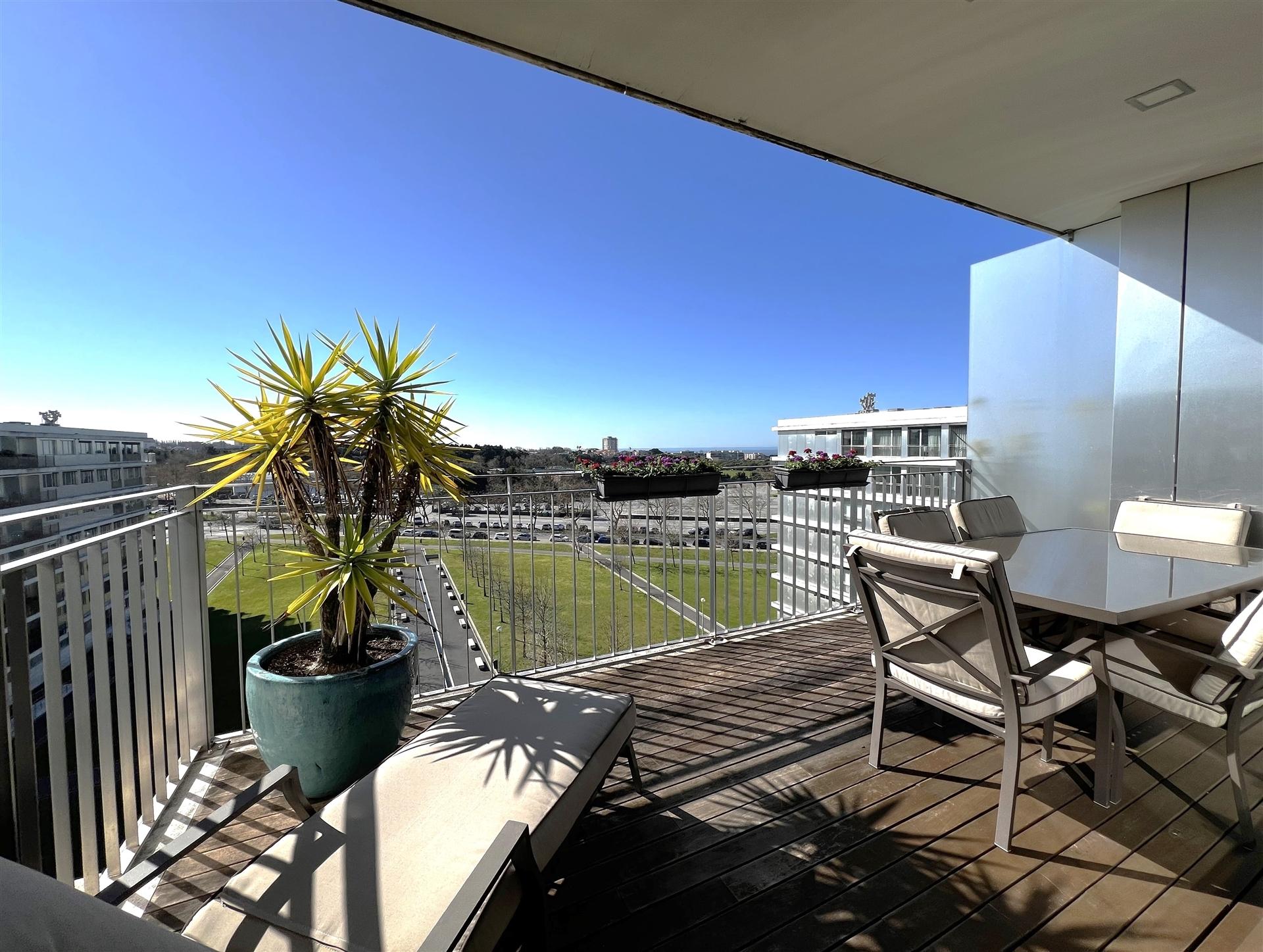 T4+1 Matosinhos Sul em condomínio com piscina