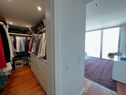 T4+1 Matosinhos Sul em condomínio com piscina