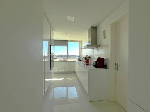 T4+1 Matosinhos Sul em condomínio com piscina