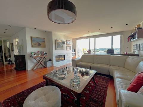 T4+1 Matosinhos Sul em condomínio com piscina