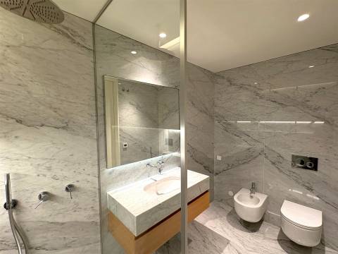 T3 de luxo c/ jardim em condomínio privado em Nevogilde