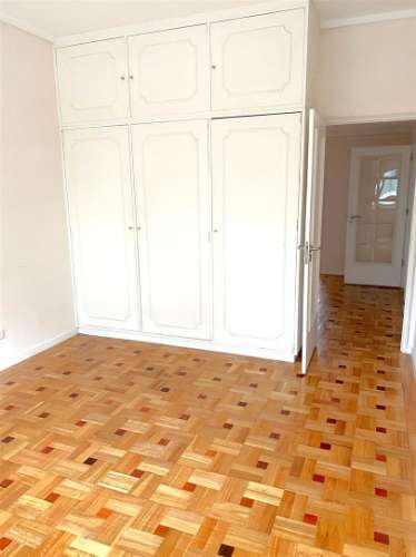 Apartamento T4 c/ varanda renovado à Av. da Boavista