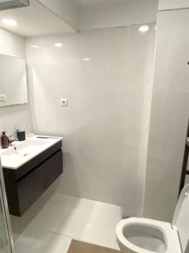 Apartamento T4 c/ varanda renovado à Av. da Boavista