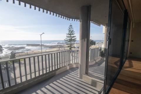 T3 c/ varanda p/ o mar na Av. Brasil na Foz do Douro