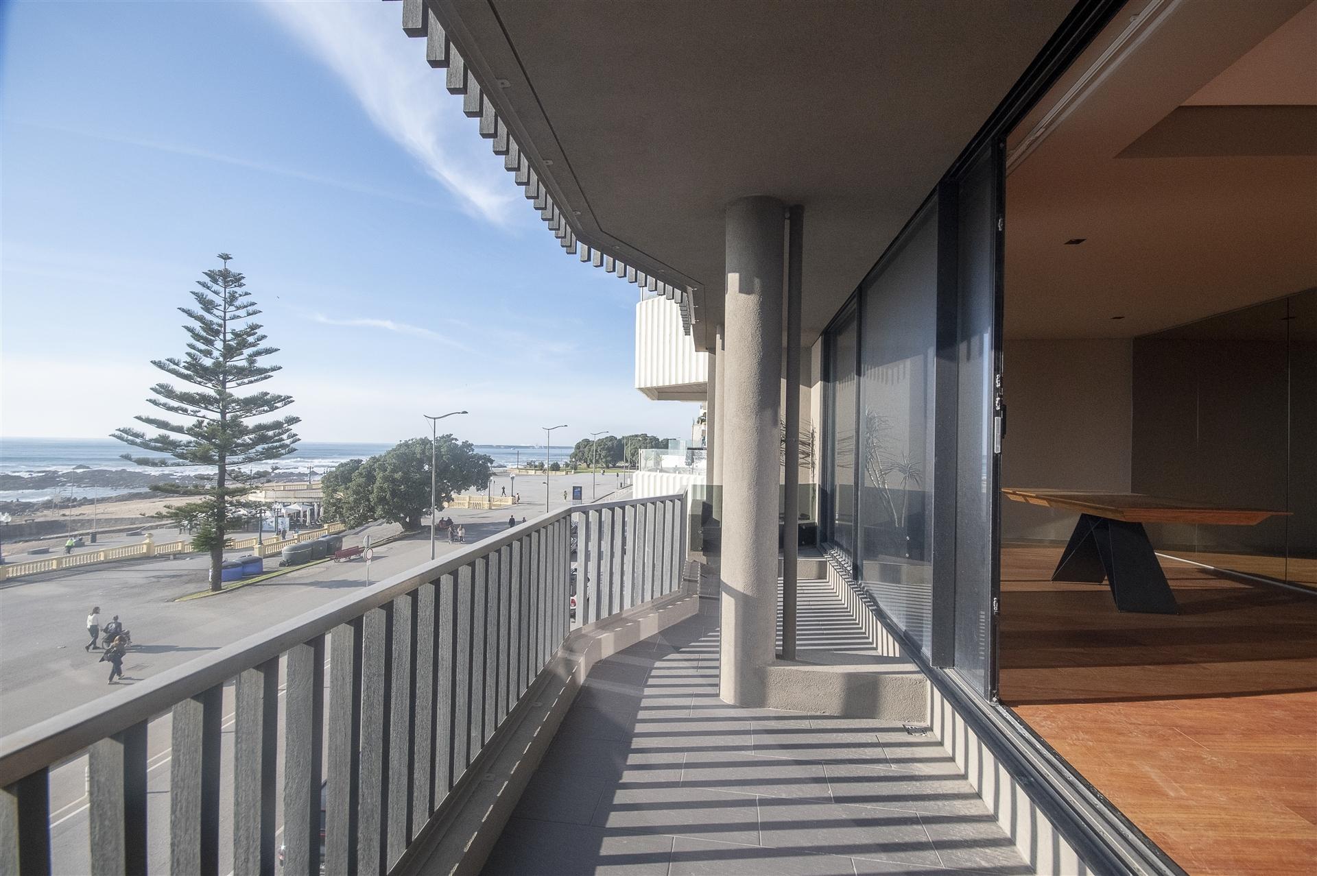 T3 c/ varanda p/ o mar na Av. Brasil na Foz do Douro