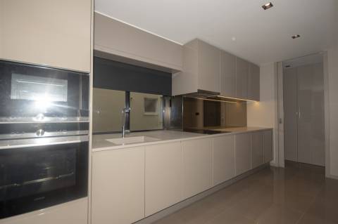 T3 c/ varanda p/ o mar na Av. Brasil na Foz do Douro