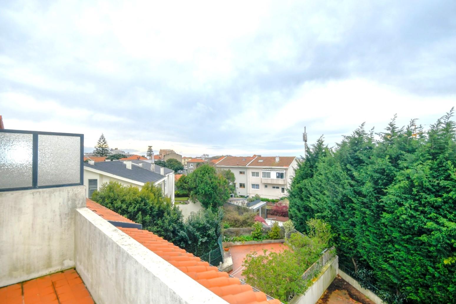 Moradia T7 na Foz | Jardim, Terraço, garagem e enorme potencial