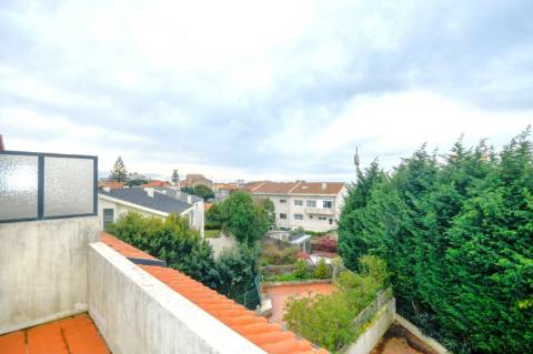 Moradia T7 na Foz | Jardim, Terraço, garagem e enorme potencial