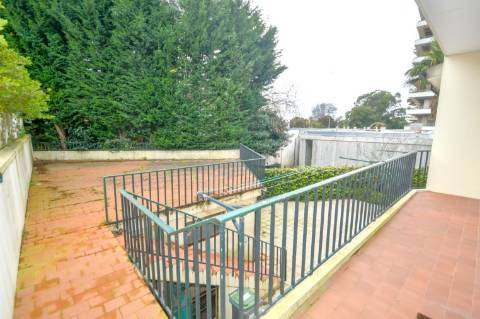 Moradia T7 na Foz | Jardim, Terraço, garagem e enorme potencial