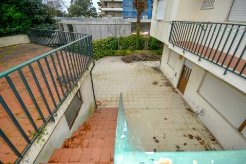 Moradia T7 na Foz | Jardim, Terraço, garagem e enorme potencial