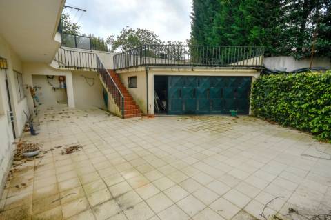 Moradia T7 na Foz | Jardim, Terraço, garagem e enorme potencial