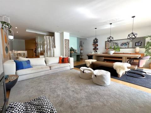 Moradia junto ao Parque da Cidade e Vilarinha com jardim e garagem