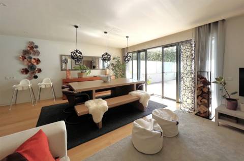 Moradia junto ao Parque da Cidade e Vilarinha com jardim e garagem