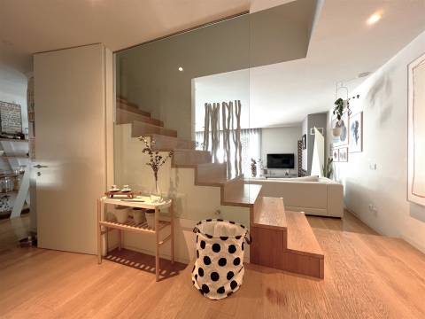 Moradia junto ao Parque da Cidade e Vilarinha com jardim e garagem