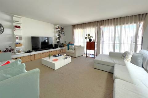 Moradia junto ao Parque da Cidade e Vilarinha com jardim e garagem