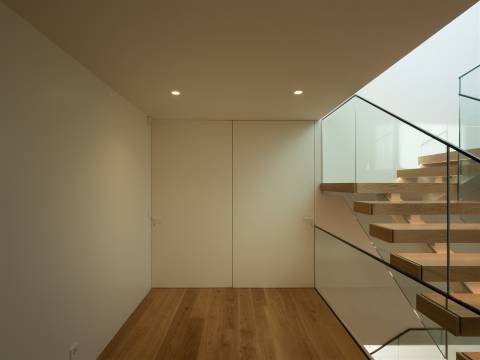 T4+1 Triplex c/ piscina junto à praia na Foz do Douro