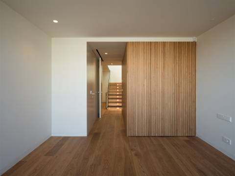 T4+1 Triplex c/ piscina junto à praia na Foz do Douro