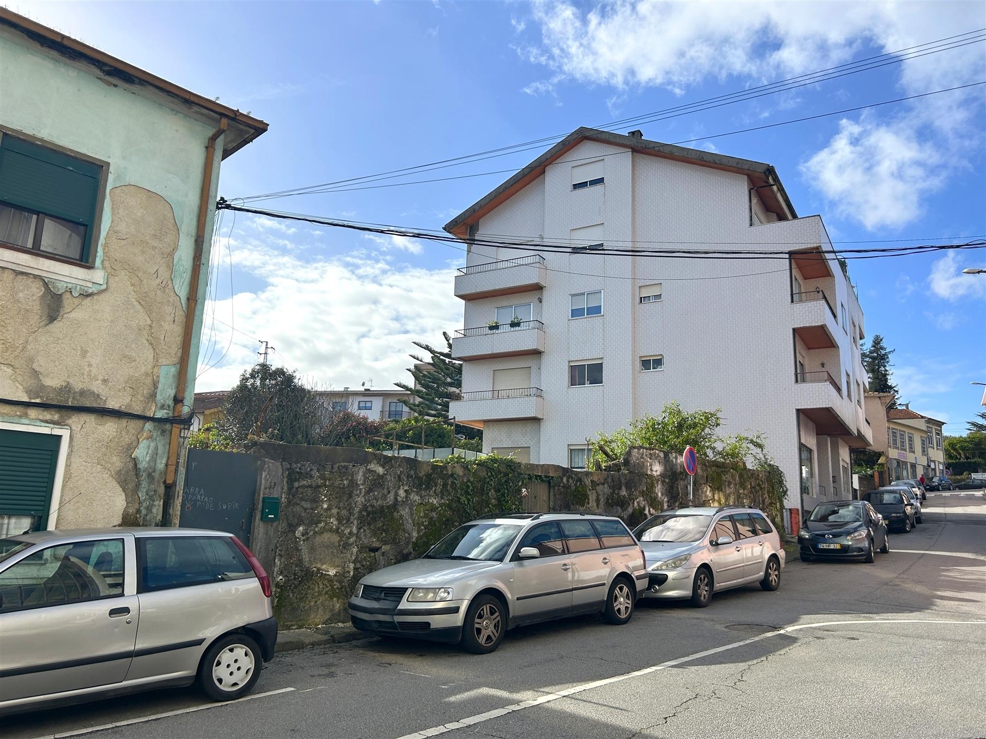 Terreno 333 m² com Projeto Aprovado para 6 Apartamentos | Rio Tinto