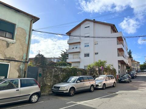 Terreno 333 m² com Projeto Aprovado para 6 Apartamentos | Rio Tinto