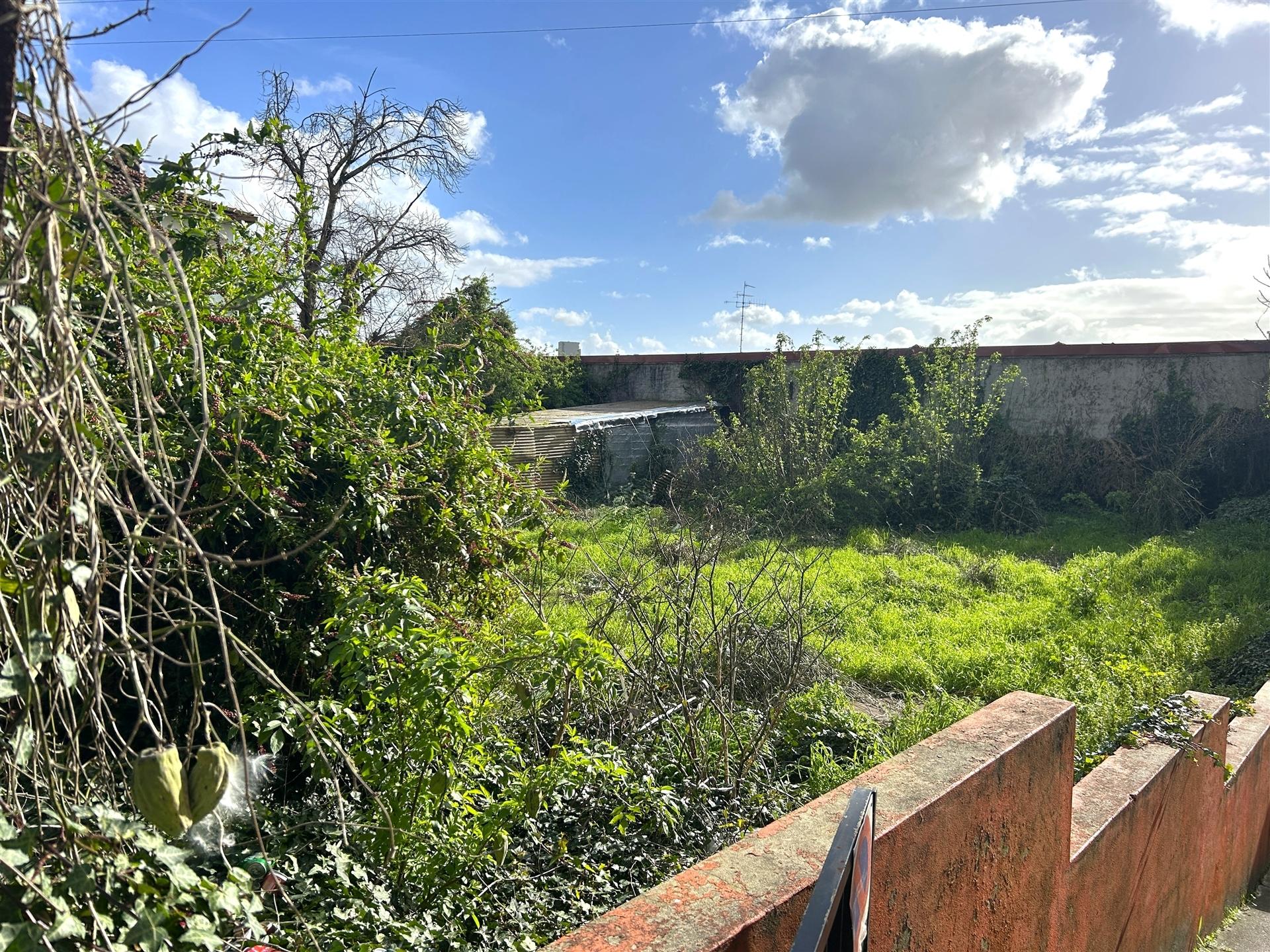 Terreno 333 m² com Projeto Aprovado para 6 Apartamentos | Rio Tinto