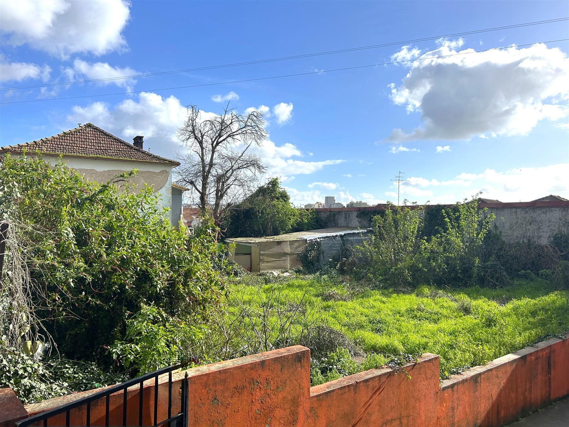 Terreno 333 m² com Projeto Aprovado para 6 Apartamentos | Rio Tinto