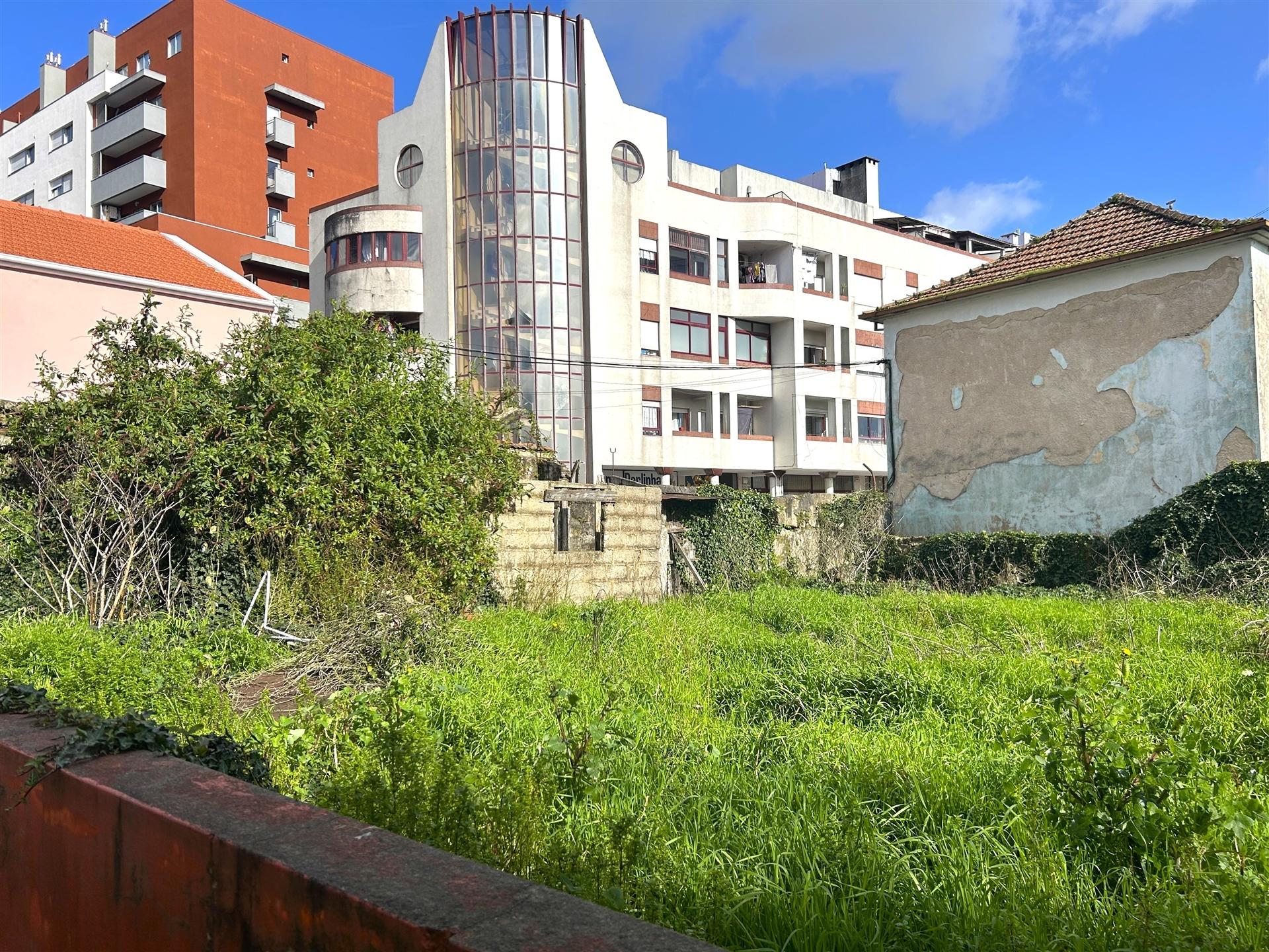 Terreno 333 m² com Projeto Aprovado para 6 Apartamentos | Rio Tinto