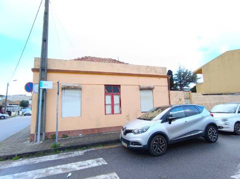 Moradia com Projeto Aprovado p/ T4 | Matosinhos | Elevado Potencial de Valorização