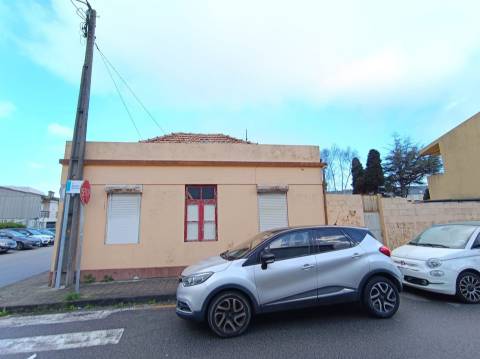 Moradia com Projeto Aprovado p/ T4 | Matosinhos | Elevado Potencial de Valorização