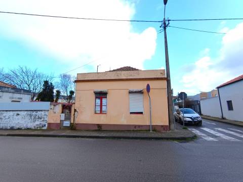 Moradia com Projeto Aprovado p/ T4 | Matosinhos | Elevado Potencial de Valorização