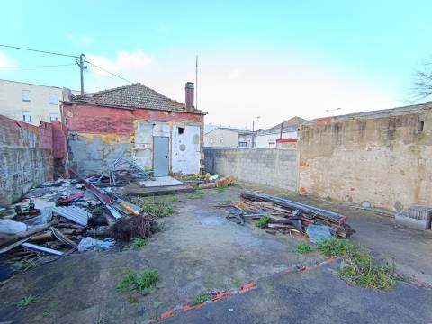 Moradia com Projeto Aprovado p/ T4 | Matosinhos | Elevado Potencial de Valorização