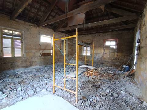 Moradia com Projeto Aprovado p/ T4 | Matosinhos | Elevado Potencial de Valorização