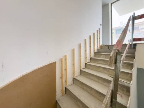 Moradia T4 de Luxo | 493 m² | 236 m² de Jardim | Boavista