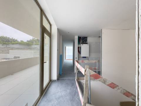 Moradia T4 de Luxo | 493 m² | 236 m² de Jardim | Boavista