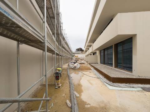 Moradia T4 de Luxo | 493 m² | 236 m² de Jardim | Boavista