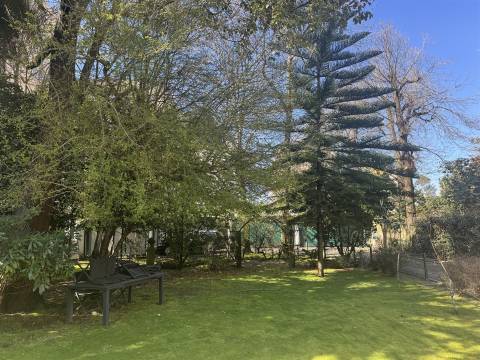 Moradia T6 c/ T1 no jardim à Boavista no Bairro Hollywood