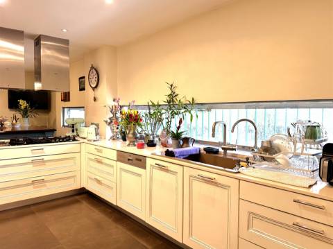 Moradia T6 c/ T1 no jardim à Boavista no Bairro Hollywood