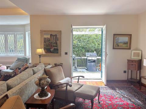 Moradia T6 c/ T1 no jardim à Boavista no Bairro Hollywood