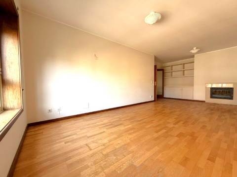 Apartamento T3 Arrendamento em São Mamede de Infesta e Senhora da Hora,Matosinhos