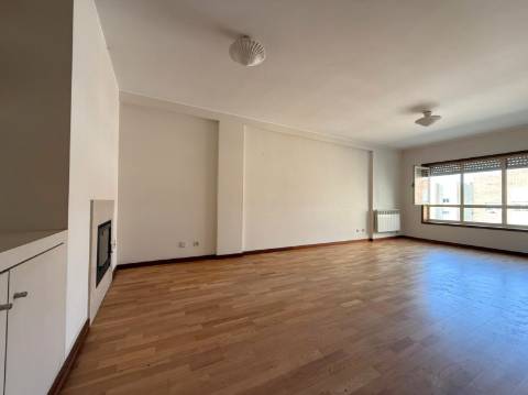 Apartamento T3 Arrendamento em São Mamede de Infesta e Senhora da Hora,Matosinhos