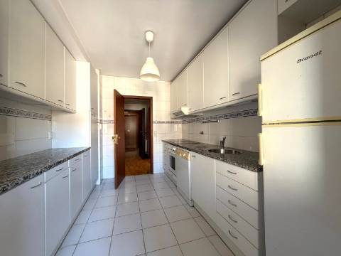 Apartamento T3 Arrendamento em São Mamede de Infesta e Senhora da Hora,Matosinhos