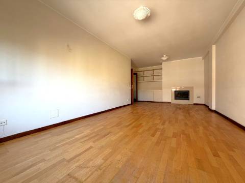Apartamento T3 Arrendamento em São Mamede de Infesta e Senhora da Hora,Matosinhos